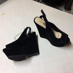 Rue 21 Wedge